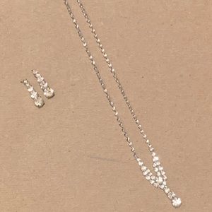 Elegant earring/necklace set